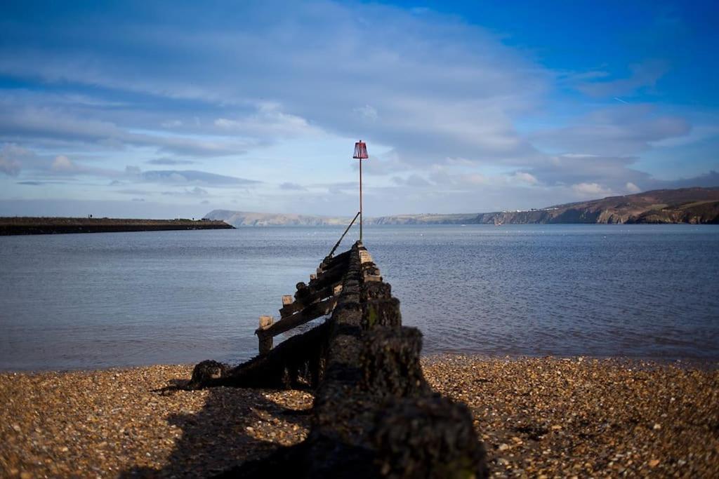 Pembrokeshire Apartment Goodwick Bagian luar foto